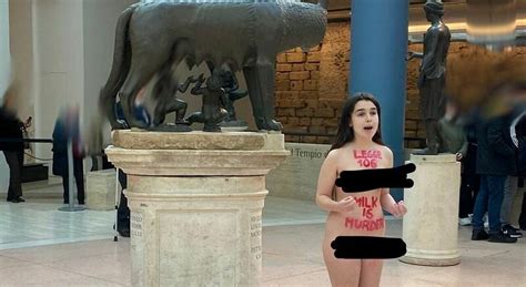 maria sofia federico nudo|Nuda ai Musei capitolini, Maria Sofia e il foglio di via da Roma per。